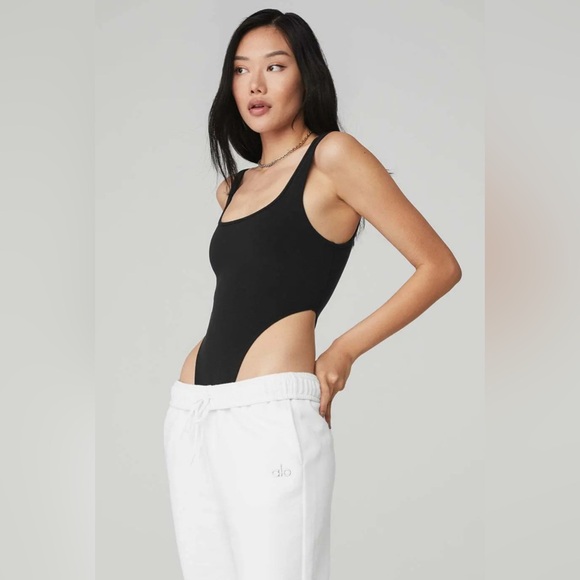 ALO Yoga Tops - [NWOT] ALO Yoga Airbrush Hot Shot Bodysuit - Black - Small